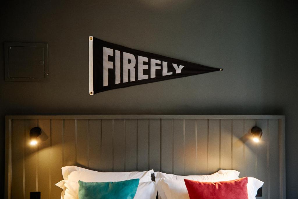 Postel nebo postele na pokoji v ubytování Firefly