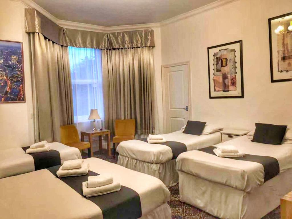 
Family Room (5 people)
