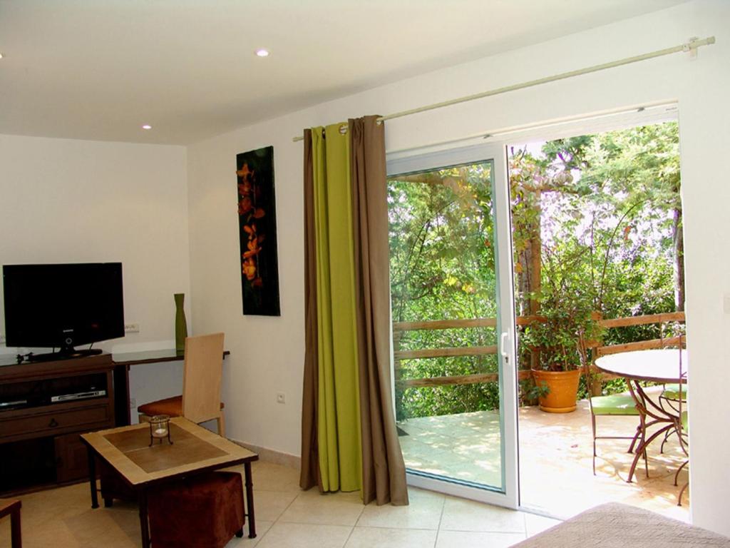 Private Hôtel - Adults Only - Comfort Double Room With Spa Bath And Garden View