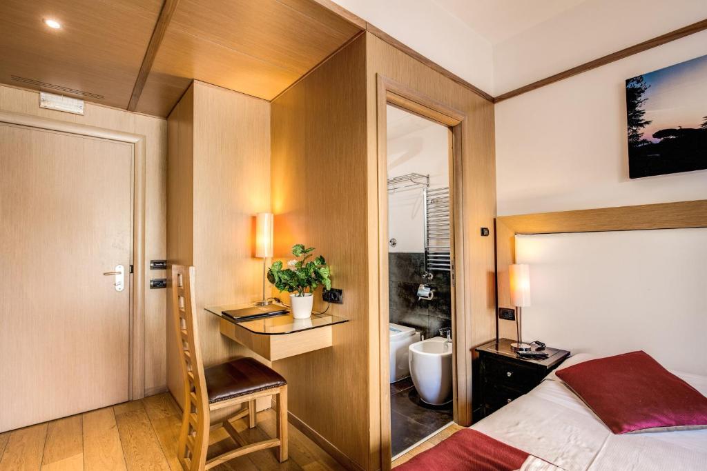 Postel nebo postele na pokoji v ubytování Ginevra Palace Hotel