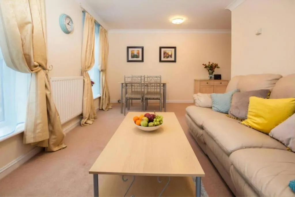 Evelyn - Light and Cozy 2 Bedroom Apartment Near ExCel, City Airport, Londra, Marea Britanie