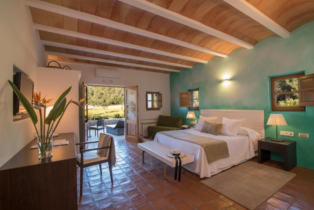 Hotel Rural & Spa Can Curreu, Sant Carles de Peralta ...