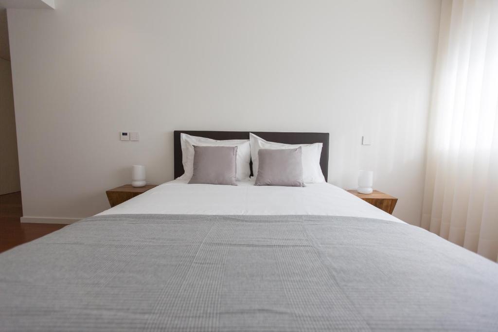 Ένα ή περισσότερα κρεβάτια σε δωμάτιο στο Braga Luxury Residence 3854