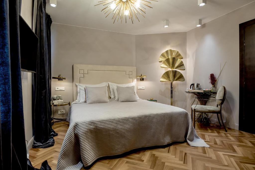 Postel nebo postele na pokoji v ubytování ARTALE 07 Design Rooms