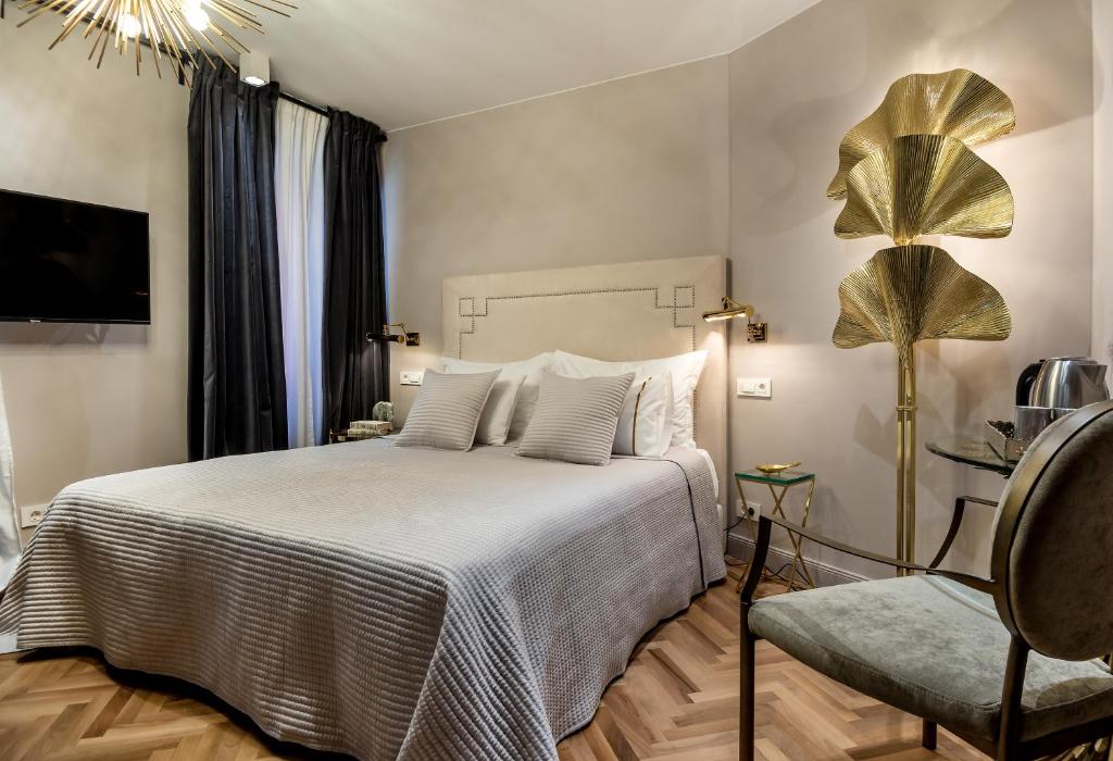 Postel nebo postele na pokoji v ubytování ARTALE 07 Design Rooms
