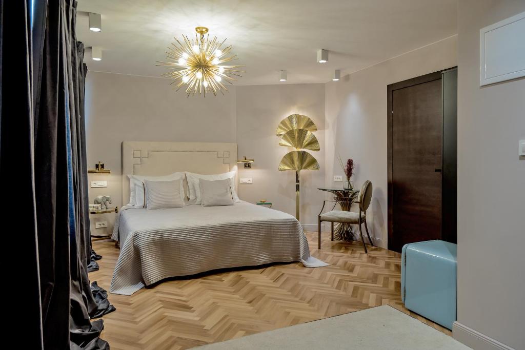 Postel nebo postele na pokoji v ubytování ARTALE 07 Design Rooms