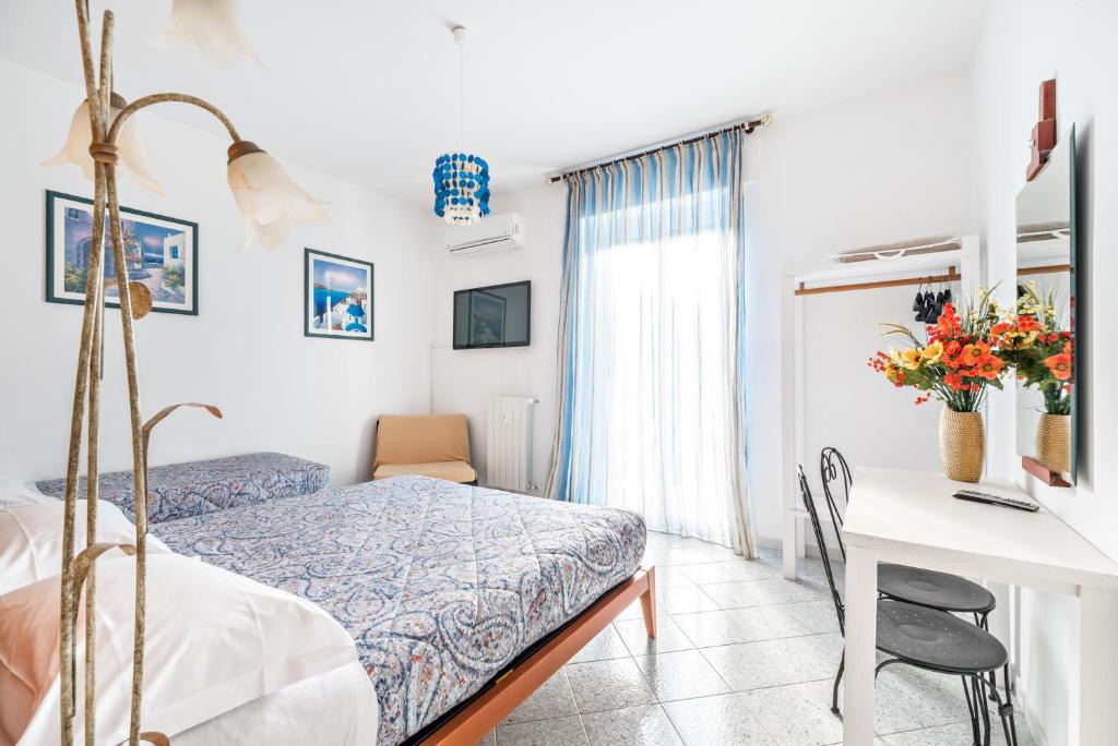 Postel nebo postele na pokoji v ubytování Lia Rooms 2