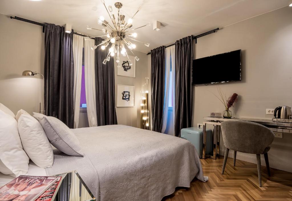 TV a/nebo společenská místnost v ubytování ARTALE 07 Design Rooms