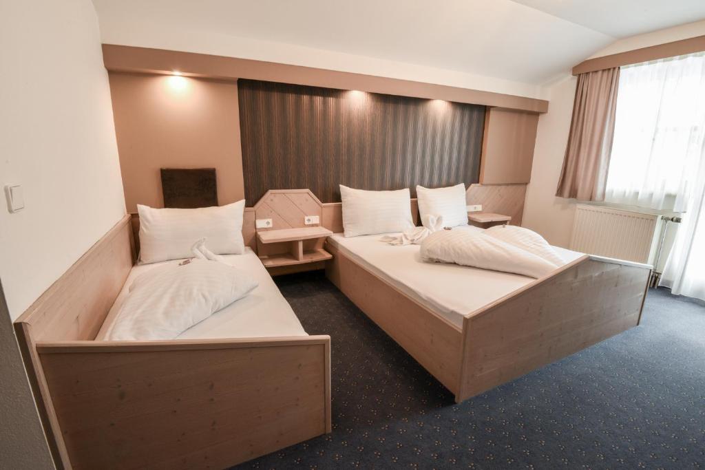 Postel nebo postele na pokoji v ubytování Golf & Skipension Krug