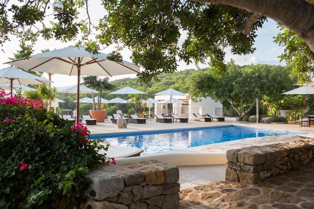 Bazén v ubytování Hotel Rural & Spa Can Curreu nebo v jeho okolí