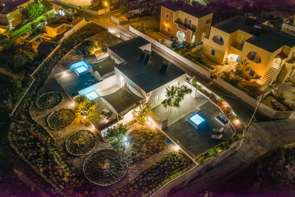 Bazén v ubytování Majestic Sky Luxury Suites nebo v jeho okolí