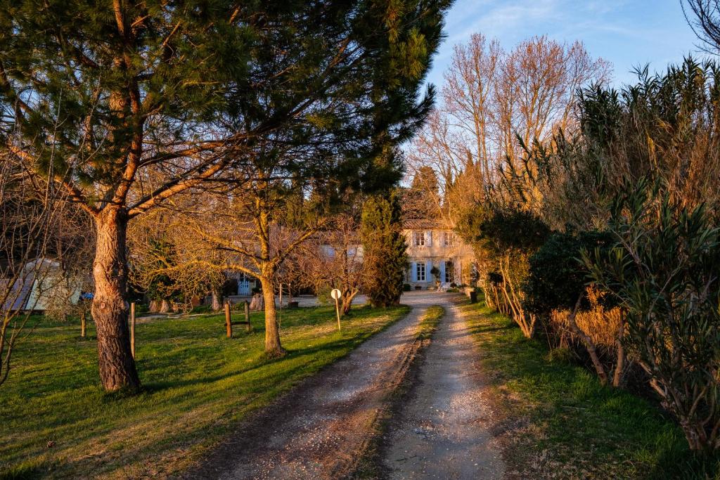 Taman di luar gîte du Pigeonnier Mas Médaille