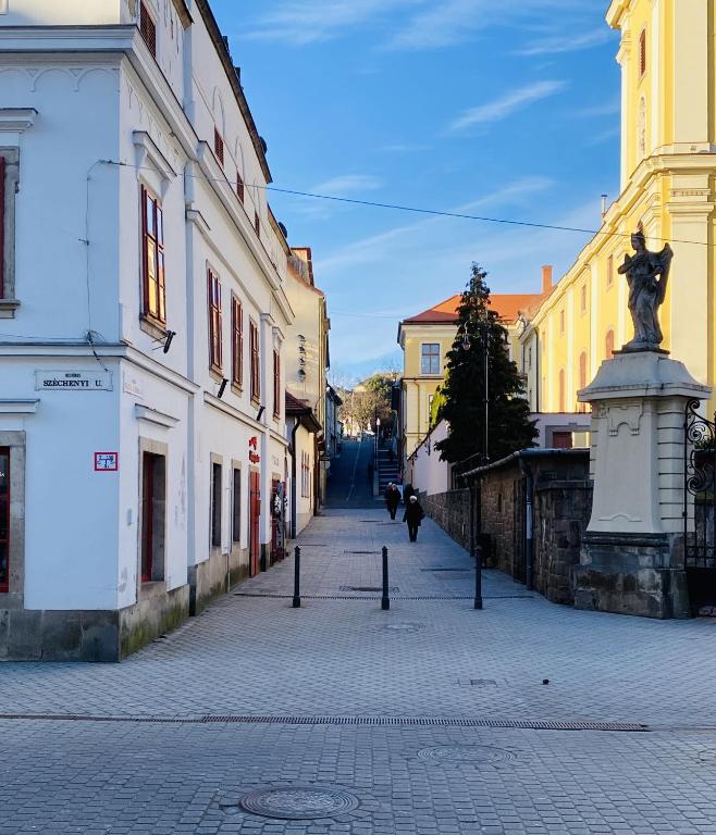 Uránia Apartmanház - Resim 18