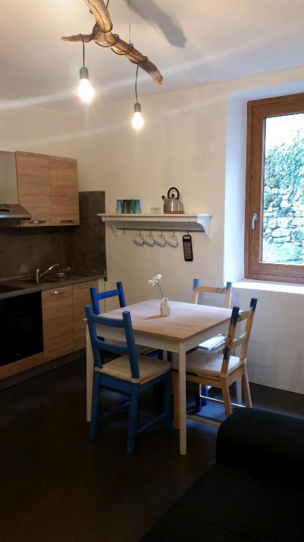 Kuchyň nebo kuchyňský kout v ubytování B&B Val Valerna