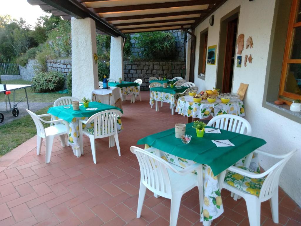 Restaurace v ubytování Villa dei Limoni