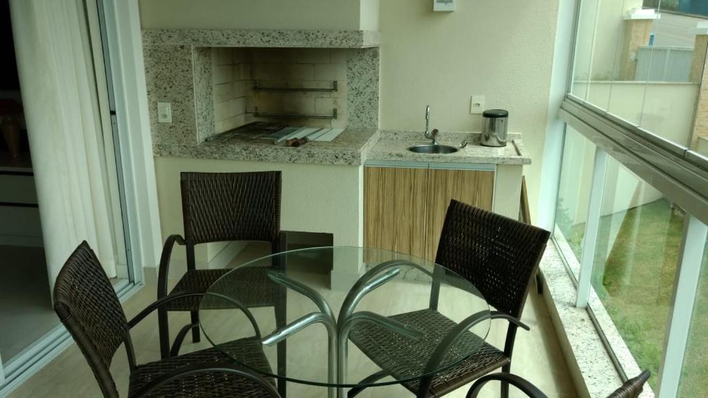 Apartamento na Praia Santinho V2 111