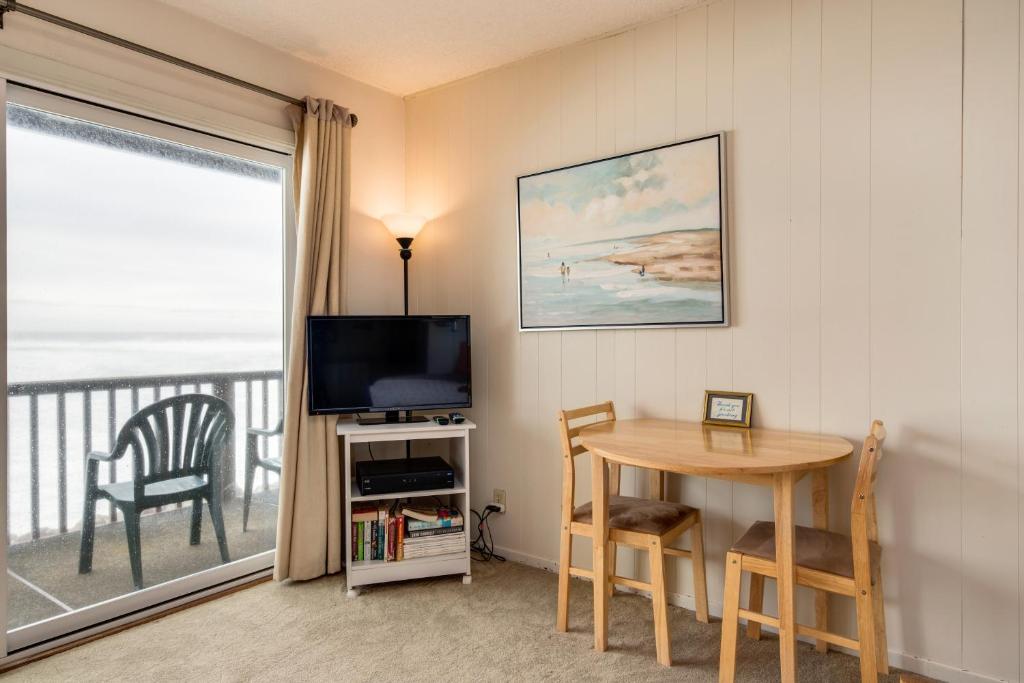 TV a/nebo společenská místnost v ubytování Pacific Sands Resort