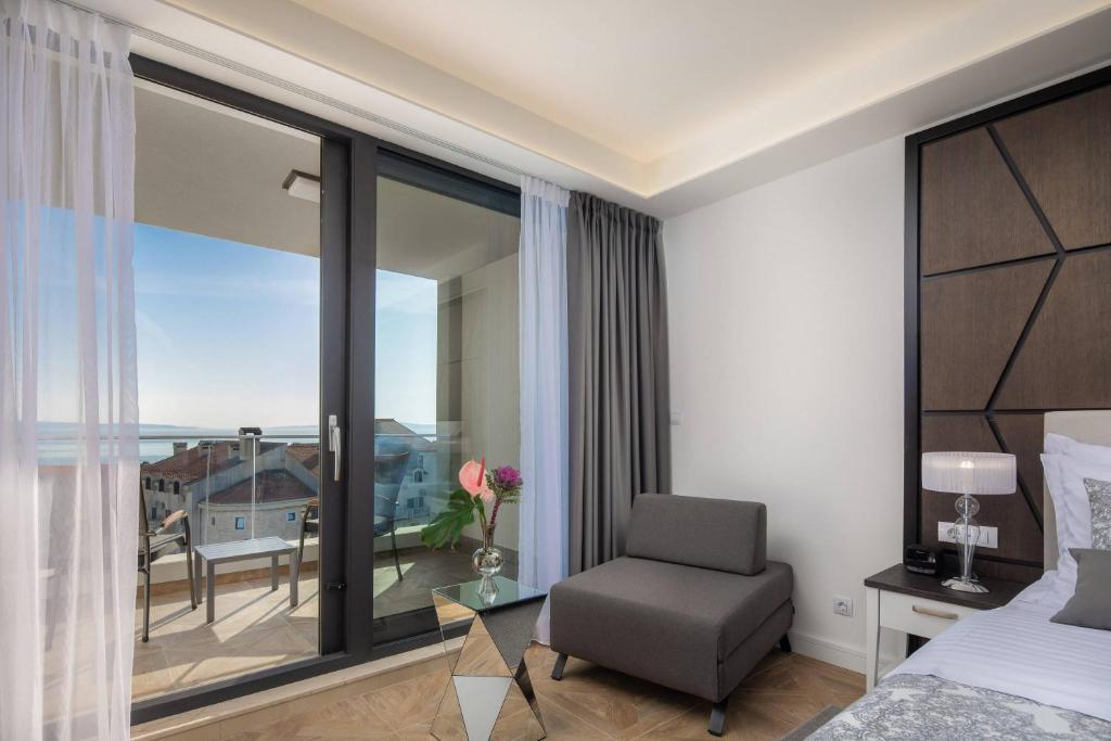 Ellure Luxury Suites - 15