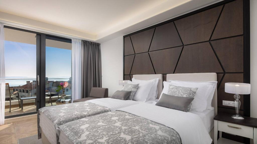 Ellure Luxury Suites - 12