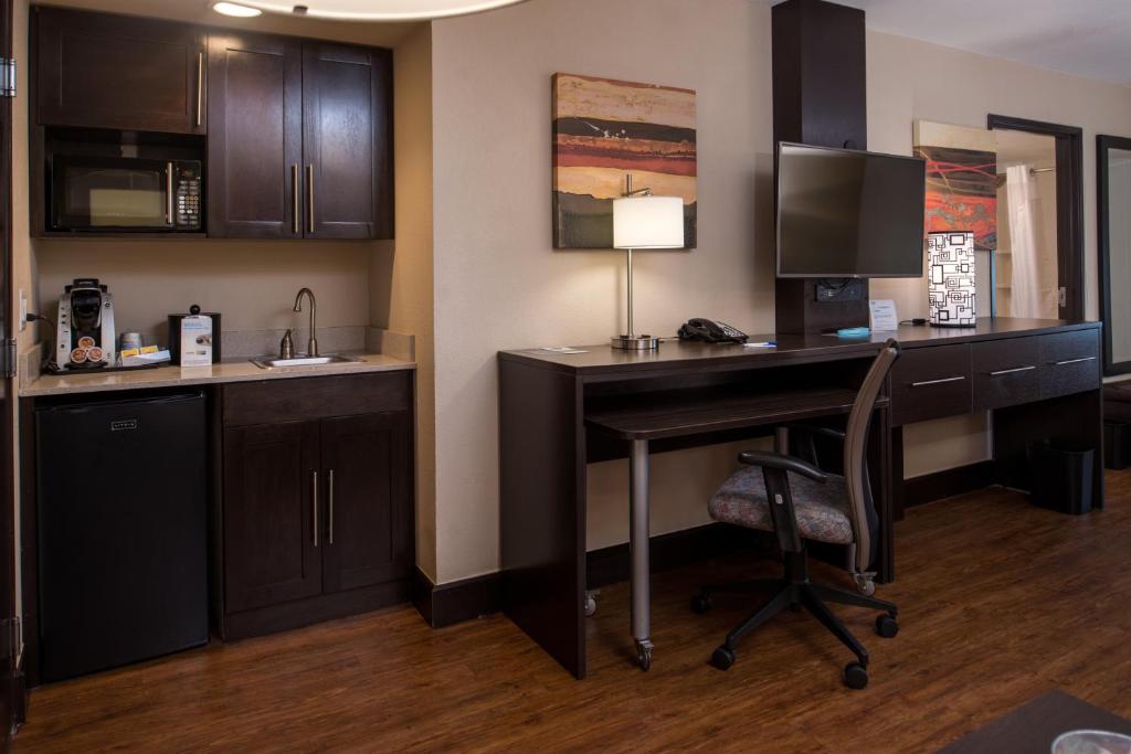 Holiday Inn Express & Suites San Antonio Medical Center North, an IHG Hotel - Standard Zimmer Mit Kingsize-Bett