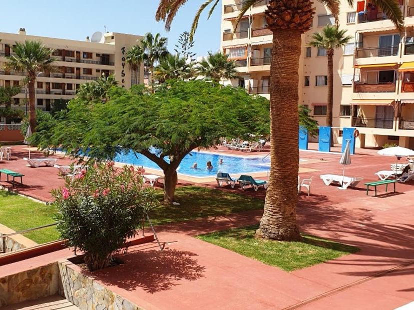 Bazén v ubytování Los Cristianos Cris Sol WiFi Pool nebo v jeho okolí