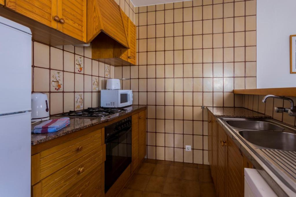 Kuchnia lub aneks kuchenny w obiekcie Villas 84 Est & Oest, Son Bou By MENORCARENTALS