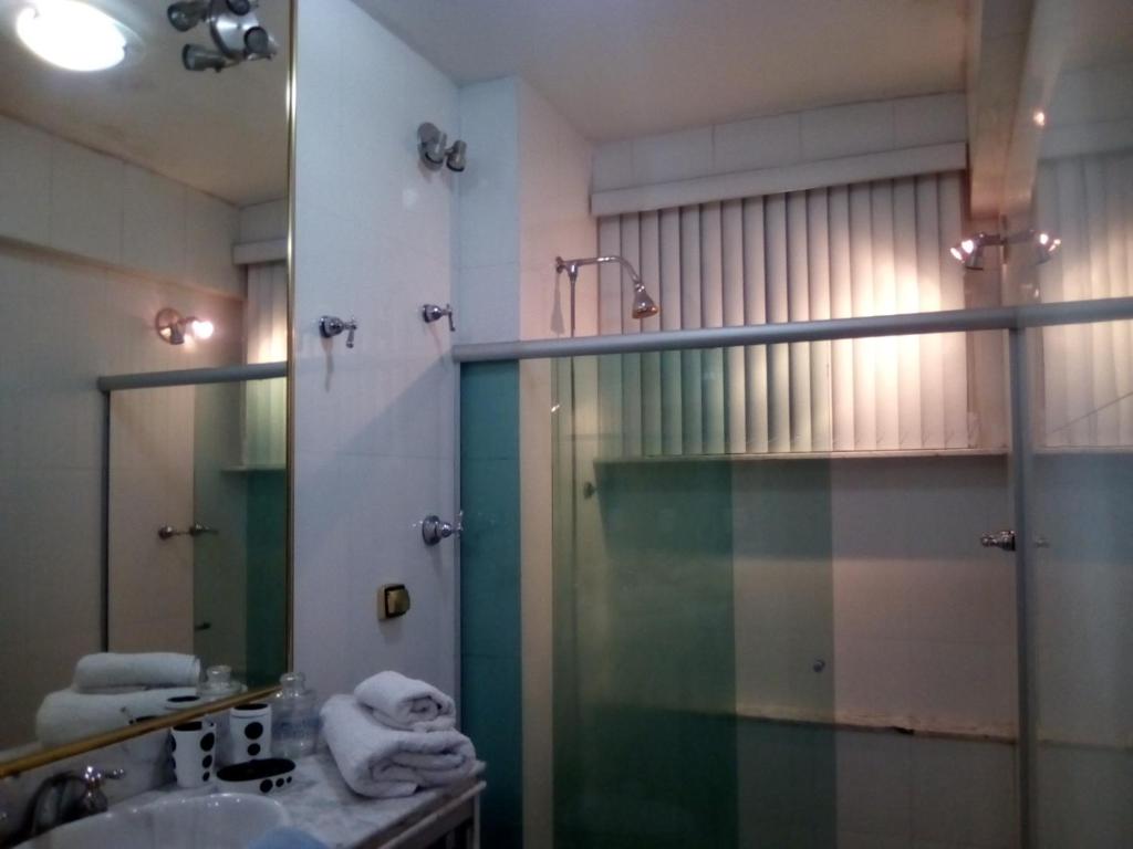  COPACABANA 3 quartos com ar cond GARAGEM a 2 qds da praia