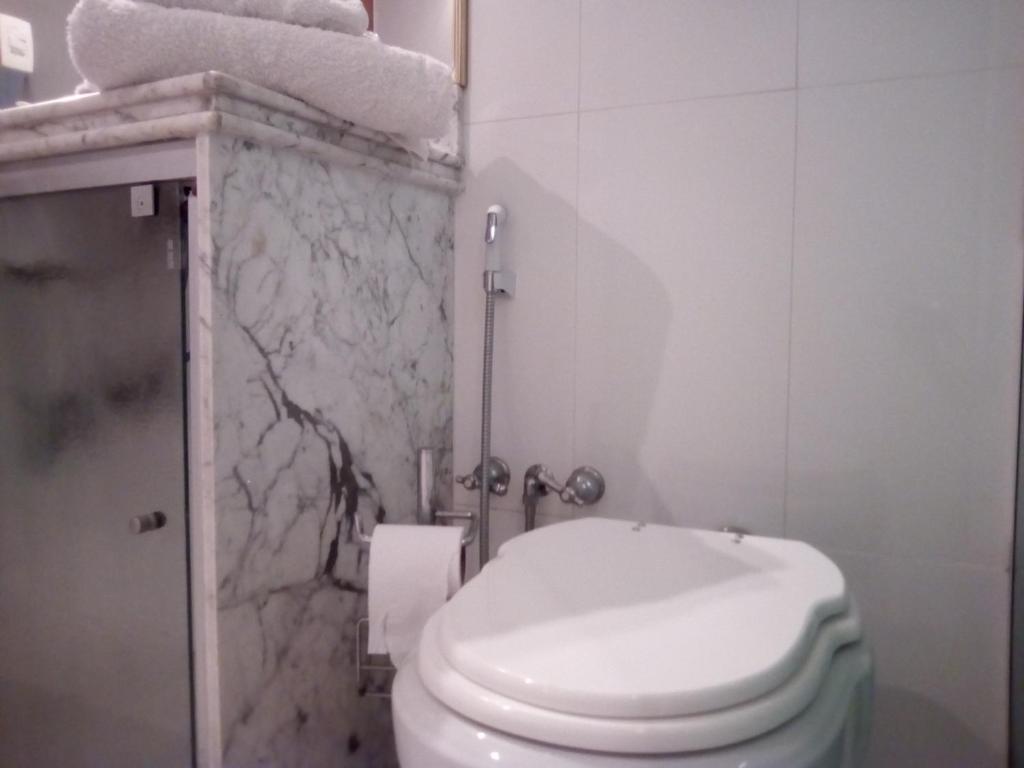  COPACABANA 3 quartos com ar cond GARAGEM a 2 qds da praia