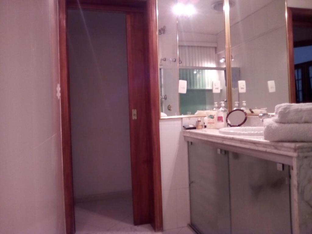  COPACABANA 3 quartos com ar cond GARAGEM a 2 qds da praia