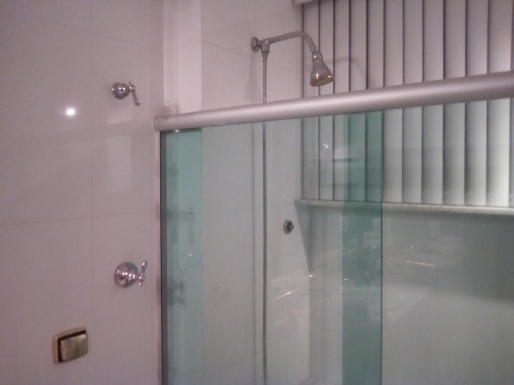  COPACABANA 3 quartos com ar cond GARAGEM a 2 qds da praia
