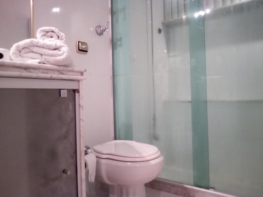  COPACABANA 3 quartos com ar cond GARAGEM a 2 qds da praia