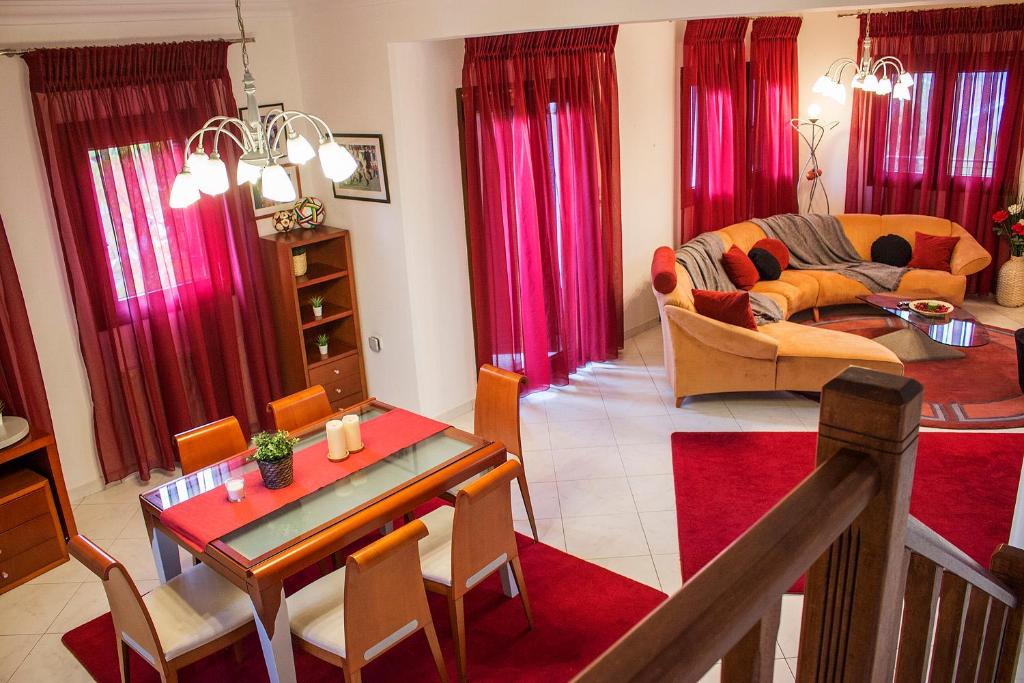 Posedenie v ubytovaní Santo Villaggio - Unique Villa