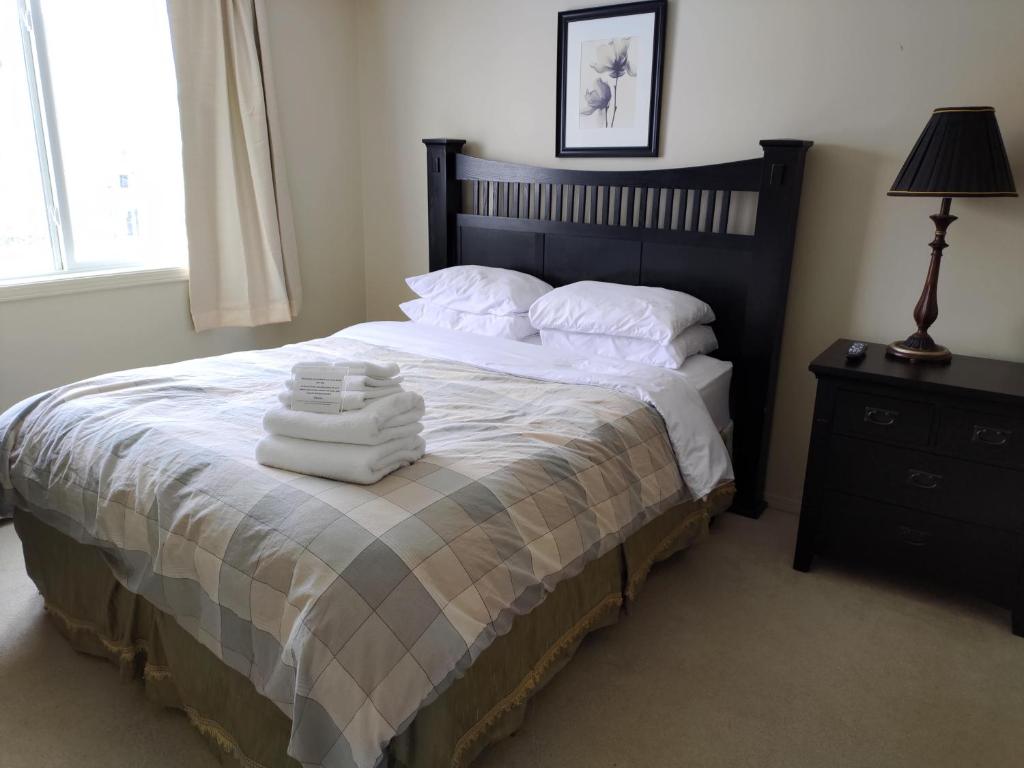 Bright 2BR U/G parking LRT&Transit 1Min Walk - Housity