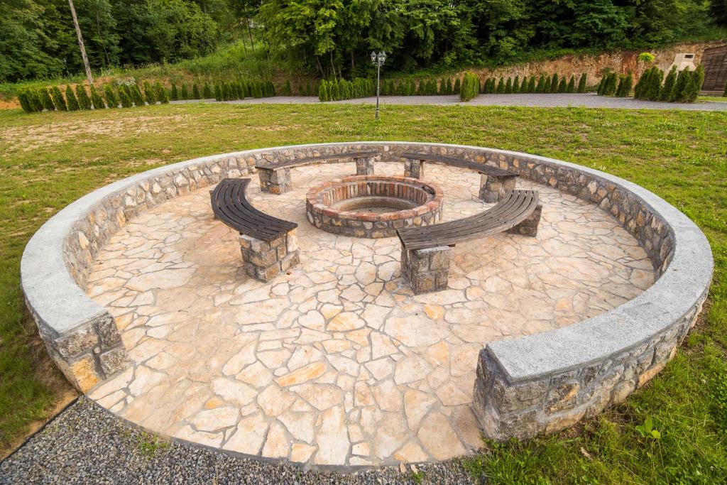 Fotografie z fotogalerie ubytování Glamping Krone Kolpa Heaven v destinaci Adlešiči