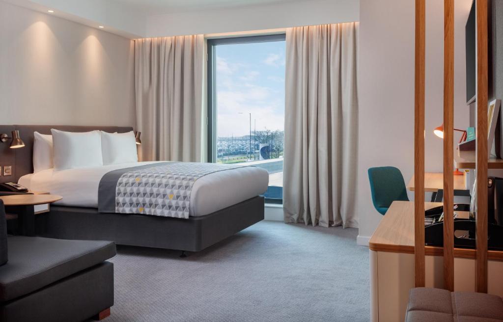 Holiday Inn London Heathrow - Bath Road by IHG, Hillingdon (updated ...