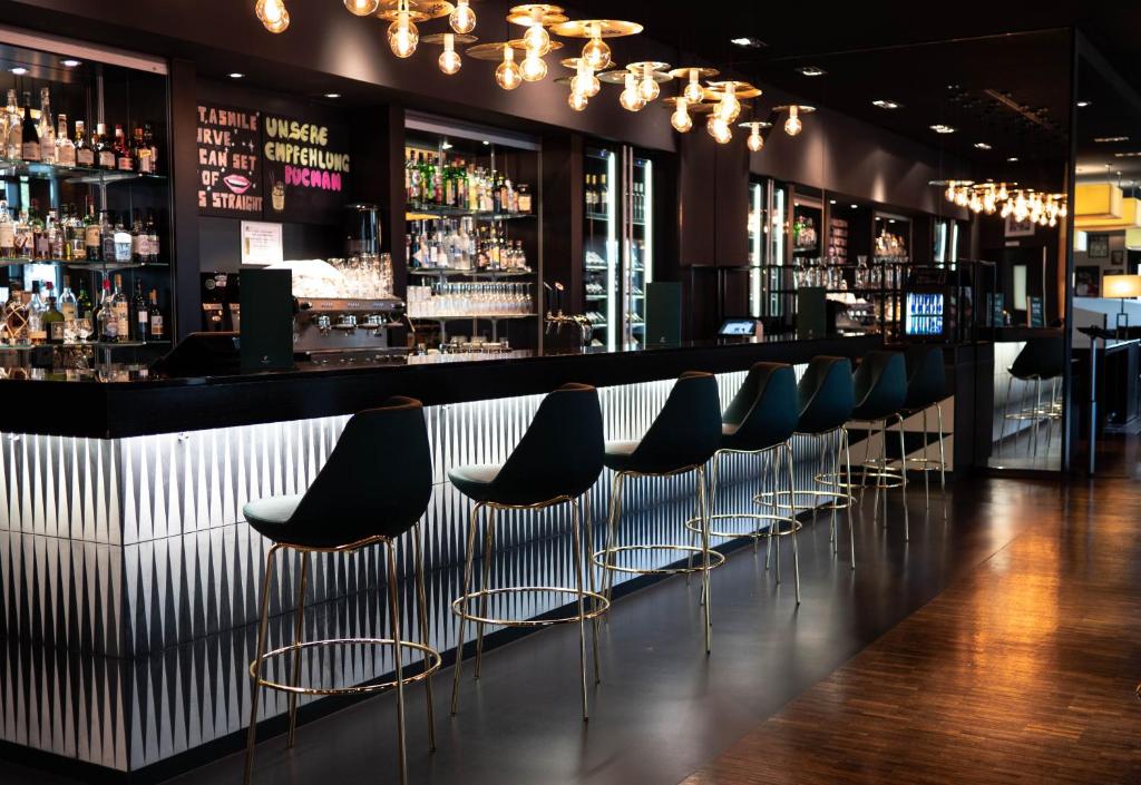 Lounge nebo bar v ubytování Holiday Inn Zürich Messe by IHG