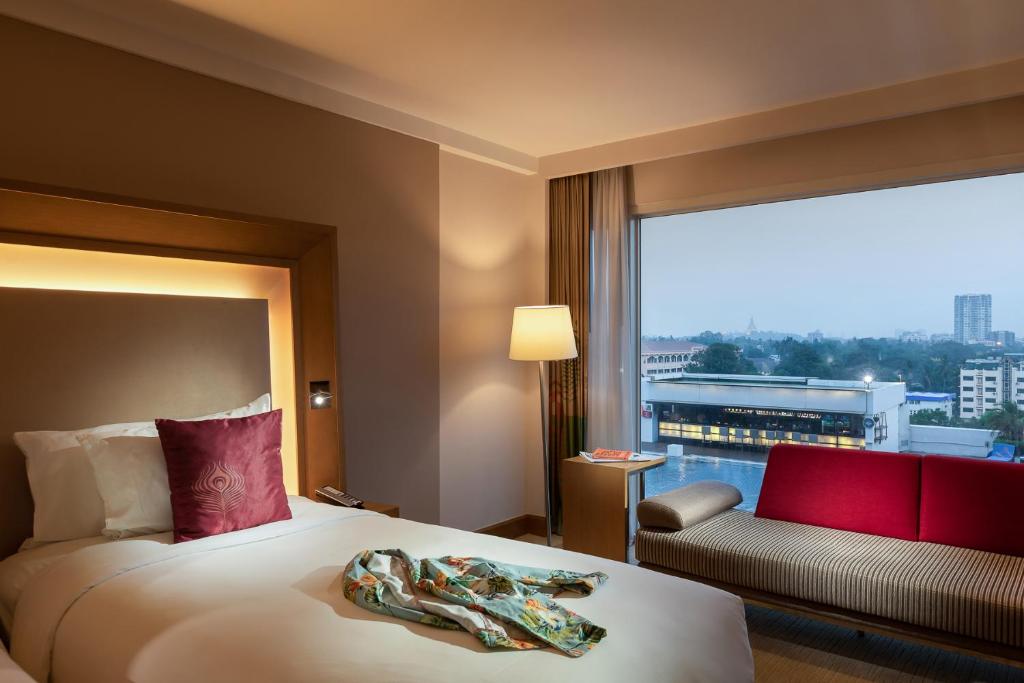 Novotel Yangon Max - 豪华双胞胎室和沙发