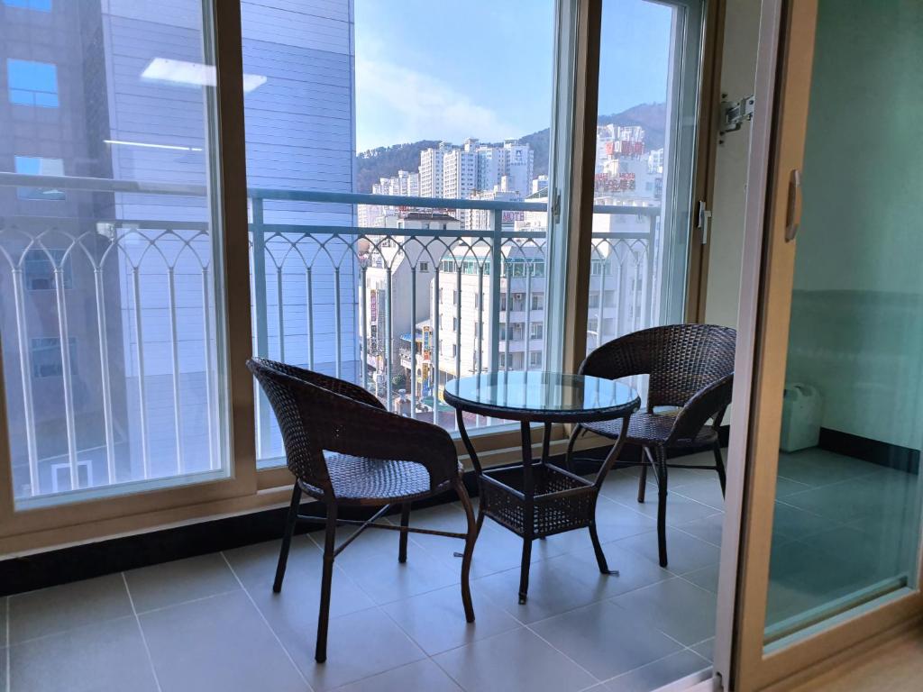 Balkón nebo terasa v ubytování JS Residence Hotel Okpo