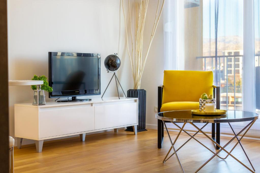 Televízia a/alebo spoločenská miestnosť v ubytovaní Apartment Ante&Marijana