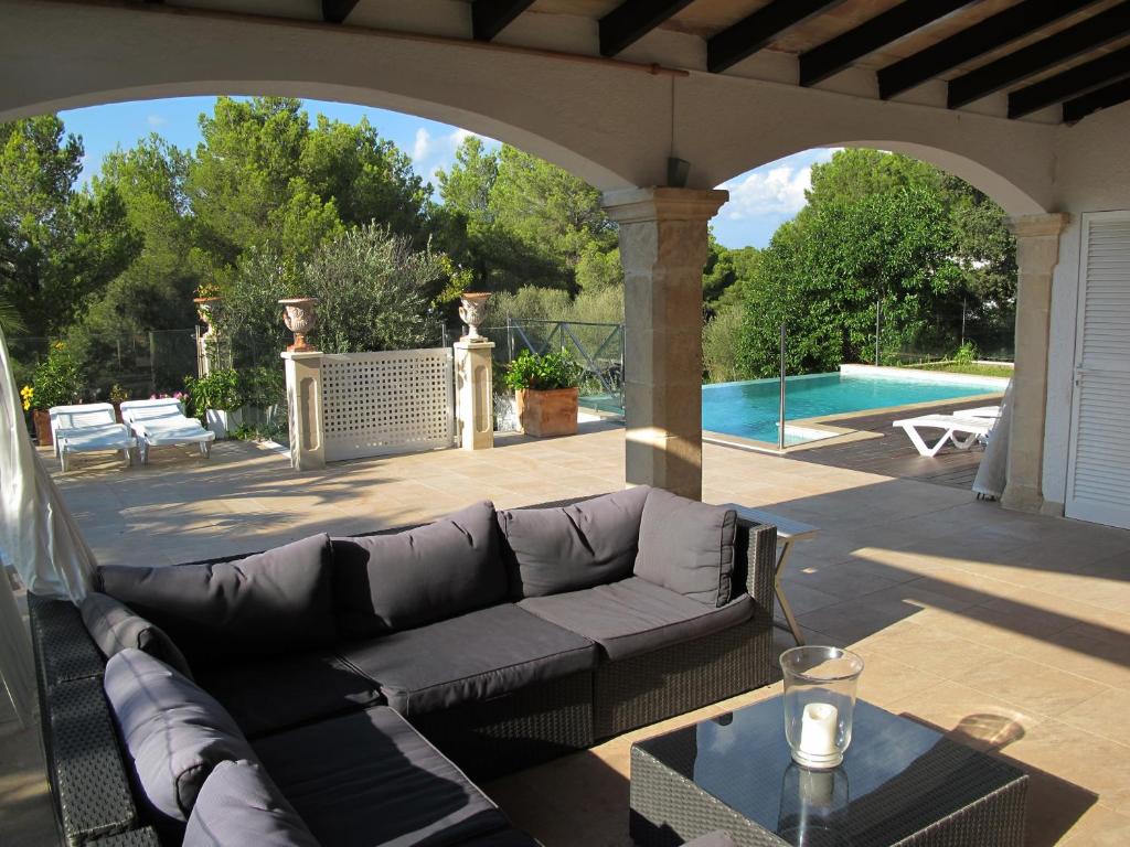 villa romana Bonaire游泳池或附近泳池