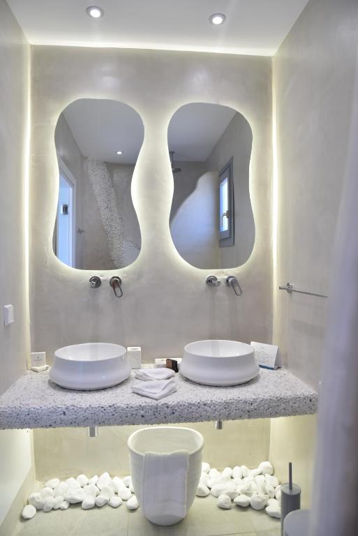 Koupelna v ubytování Crystal Mare Suites