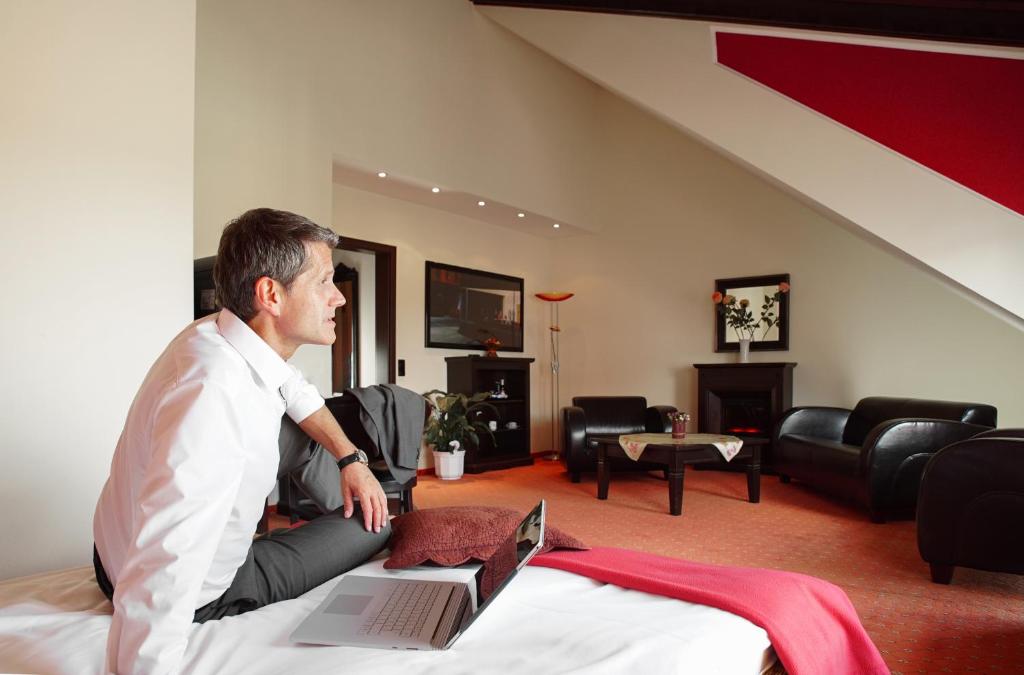 TV a/nebo společenská místnost v ubytování Hetzel Hotel Stuttgart