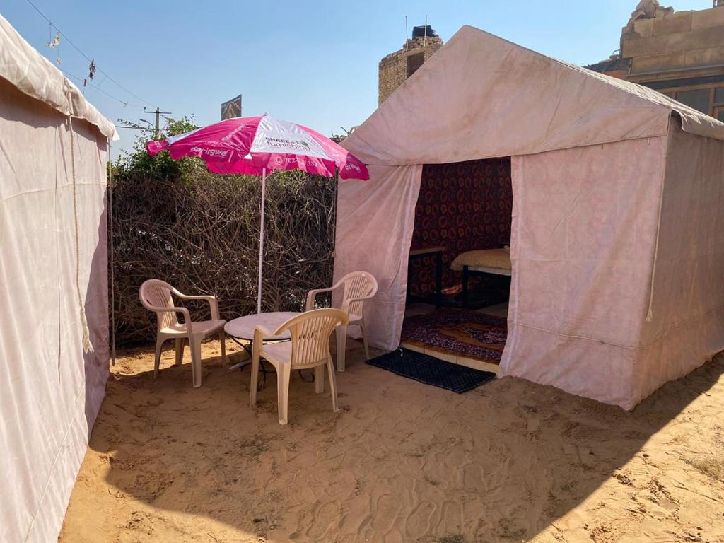 Um pátio ou outra área exterior em Moustache Jaisalmer