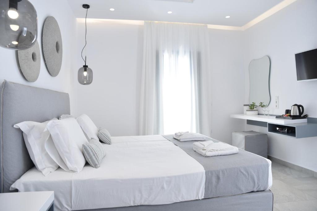 Postel nebo postele na pokoji v ubytování Crystal Mare Suites