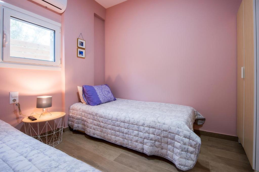 Postel nebo postele na pokoji v ubytování Gouves Garden Hersonisos Heraklion