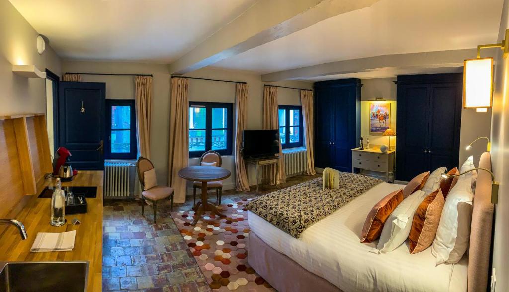 La Petite Folie - 12