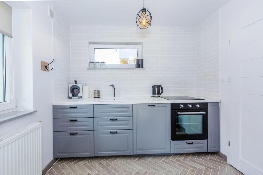 Kuchyňa alebo kuchynka v ubytovaní Apartamenty.in Jastrzębia Góra