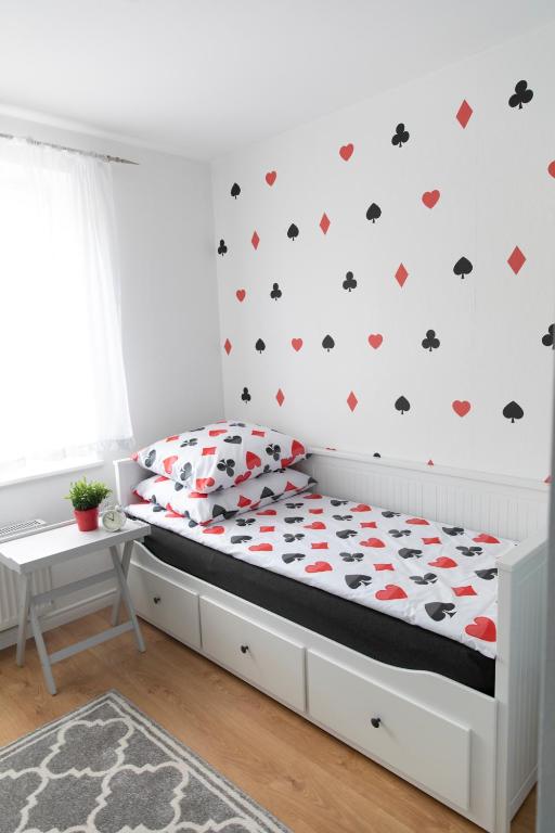 Posteľ alebo postele v izbe v ubytovaní Apartament Biały Królik