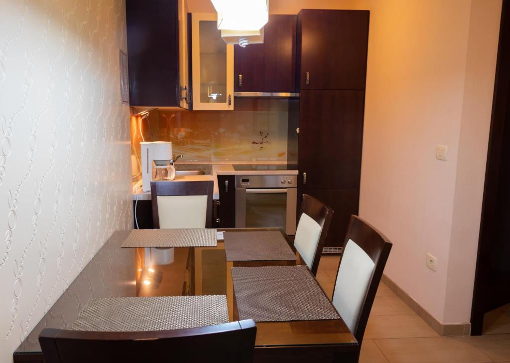Kuchyň nebo kuchyňský kout v ubytování Vila Silva Marija Apartments