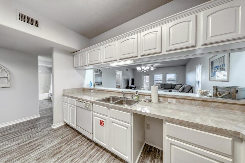 Kuchyň nebo kuchyňský kout v ubytování Snow Condos